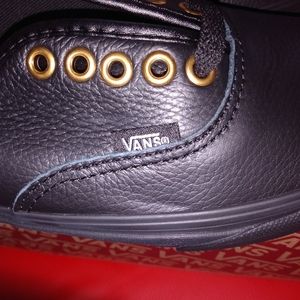 Mens vans leather sneakers  sz 7